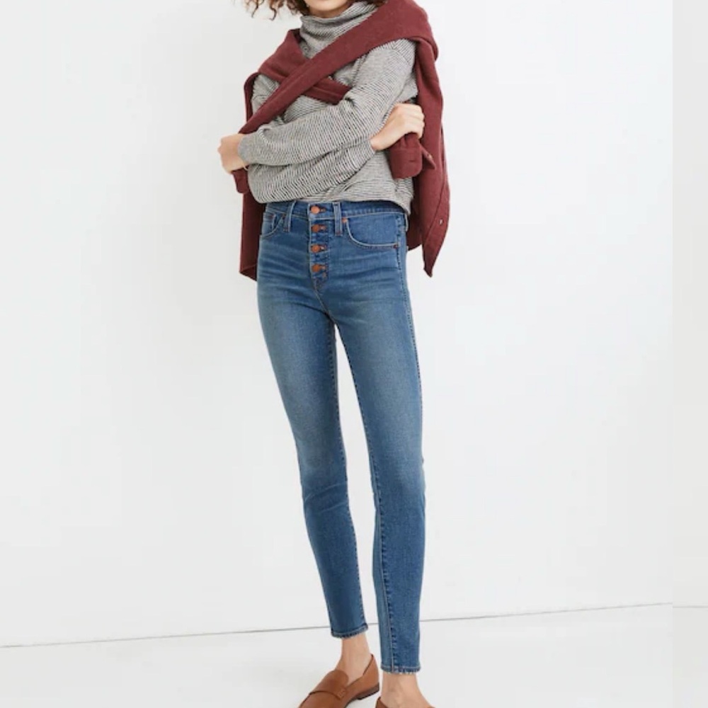 10” High-Rise Skinny Jeans in Dewitt Wash Button-Front